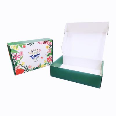 China Low MOQ Recycled Hot Selling Elegant Gift Boxes Materials Shipping Listing With Custom Logo For E-commerce for sale