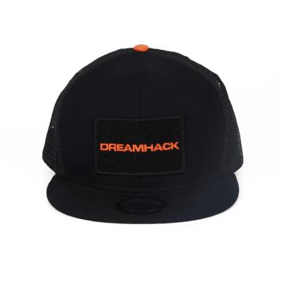 China Sombreros planos del Snapback del camionero del bordado del casquillo negro de la malla como artículos promocionales en venta