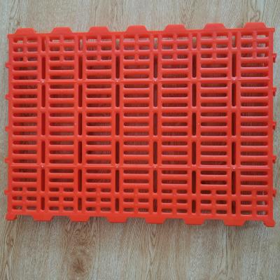 China Plastic Farms Good Quality Pig Farm Flooring Plastic Virgin Slat for Piglets Piglets Plastic Permeable Flooring Board Sheep Slat for sale