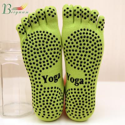 China Antibacterial Men Women Sports Toe Five Fingers Custom Cotton Non-Slip Factory Face Value Solid Color Pilates Direct Slip Yoga Sock Anti Slip for sale