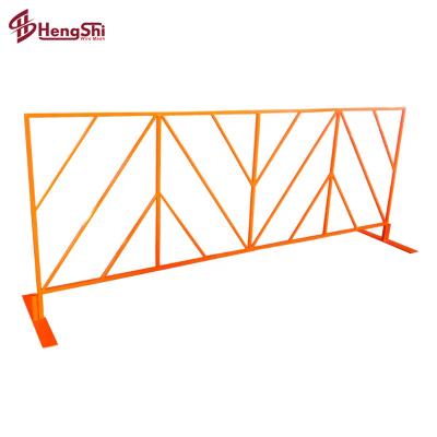 China Easily Assembled Temporary Barricade Barrier Guardrail Safety Fencing Crowd Control Barriers for sale