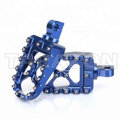 China 7075 Aluminum Alloy Motorcycle Aluminum Alloy Road Foot Pegs For Harley Davidson for sale