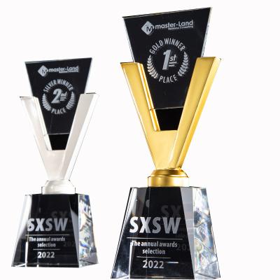 China Creative High Quality Crystal Clear Glass Trophy Metal Basketball League Championship Award Trophy Europe for sale