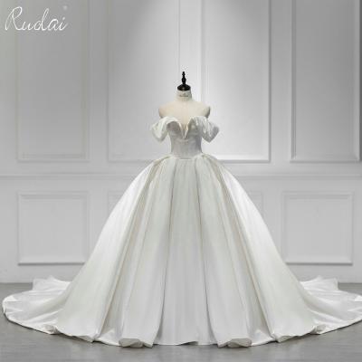 China ZD05039 Breathable Simple Ruffles Off The Shoulder Backless Wedding Dress Deep V Neckline Bride Ball Gowns for sale