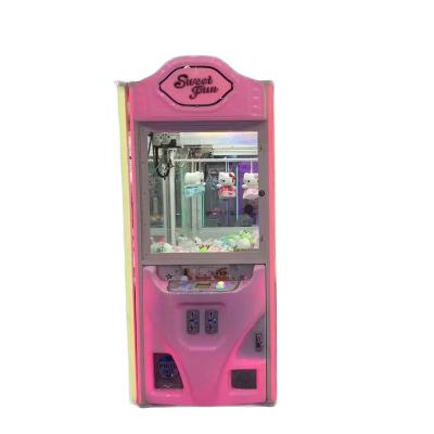 China Automatic Soft Metal+Plastic Yonee Amusement Vending Gift Game Machine for sale