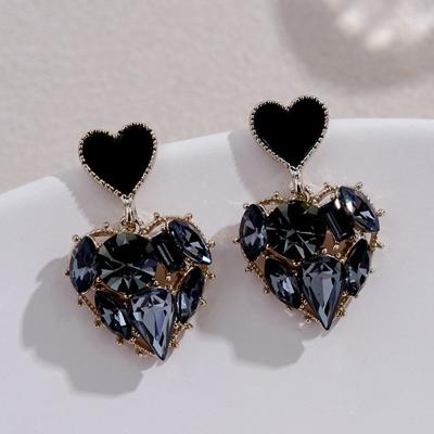 China 2021 Cute Vintage Women Heart Shape Drop Earrings Cute Shape Crystal Love Heart Statement Earrings Black For Women Jewelry Gifts for sale