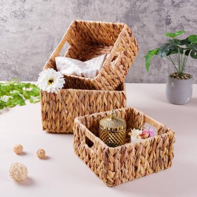 China Viable Ready to Ship Amazon Success Woven Water Basket Hyacinth Handmade Rectangular Straw Storage Basket with Handle for sale