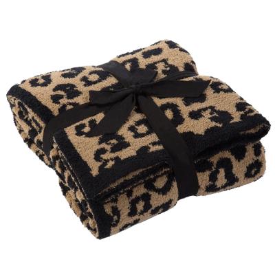 China Leopard Print Wearable Fleece Knitted Blanket Fleece Air Conditioning Flannel Blanket Woven Blanket for sale