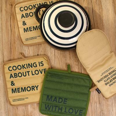 China Oven Heat Insulated Heat Resistant Gloves Printed Cotton Canvas Microwave Cooking Non Slip Oven Gloves Place Mat Oven Gloves for sale