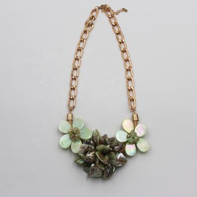 China Trendy Fashion Jewelry Spring Coloful Green Broom Shell Weaving Flower Necklace For Women Elegant Unique Gift for sale