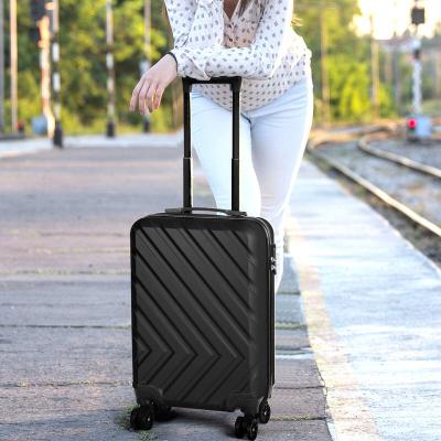 China Travel Long Distance Luggage Set Wholesale Self Weighting Hard Shell Spinner Wheel With Combination Lock Carry On Cheap Trolley Suitcase Luggage Sets for sale