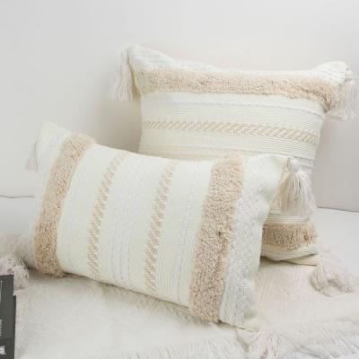 China Non-Toxic Decorative Lumbar Tile Boho Blanket Beige Tufted Pillow Cover With Cute Tassels For Couch for sale