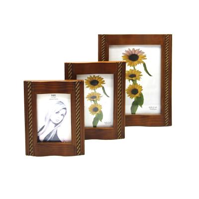 China Home Decorative Picture Frame Popular Natural Pine Eco Distressed Wood Table Top and Wall Mount Pine Wood Picture Frame for sale