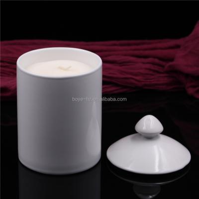 China Luxury Romantic White Personalized Scented Soy Wax Candle in Ceramic Jar for sale