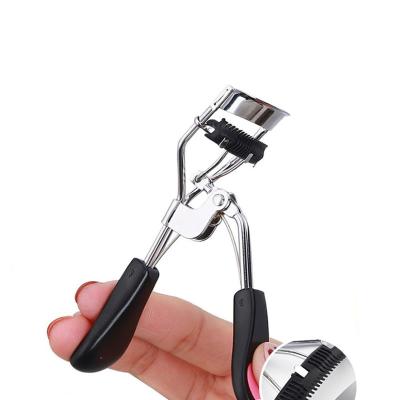 China Colorful Eye Makeup Stainless Steel Eyelash Applicator Handle Beauty Tools In Running Eyelash Curler With Comb for sale