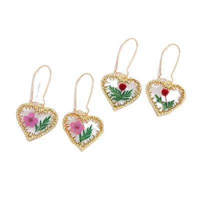 China European and American creative new love flower jewelry FASHIONABLE dry gold plated resin flower eternal earrings for sale