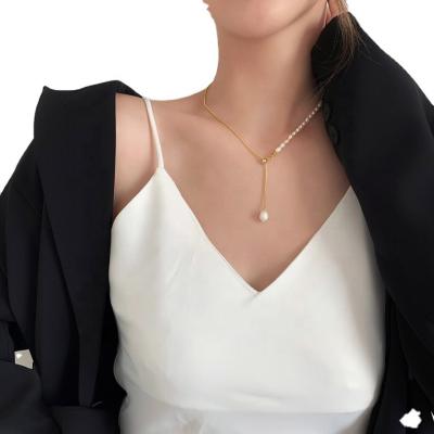 China FASHIONABLE minority summer simple and supple fashion chain baroque freshwater pearl clavicle stitched chain necklace for sale