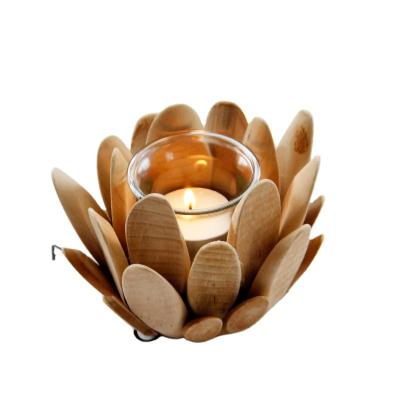 China Household low price eco-friendly holiday decoration metal flower shape tealight candle holder with wooden base for sale