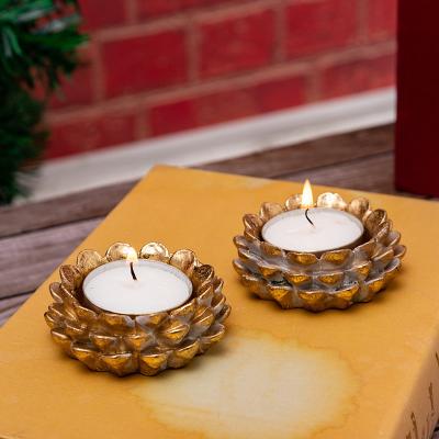 China Retro Decoration Resin Pine Cone Candle Holder Christmas Party Birthday Decoration Gable Home Creative Home Furniture for sale