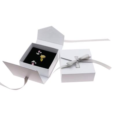 China Recycled Materials Custom Luxury White Jewelry Packaging Box With Ribbon for sale