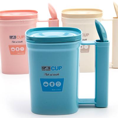 China KJH LIVE Wholesales 550ml Household Sustainable Portable Desktop Promotion Soup Water Cup Plastic Cup With Spoon for sale