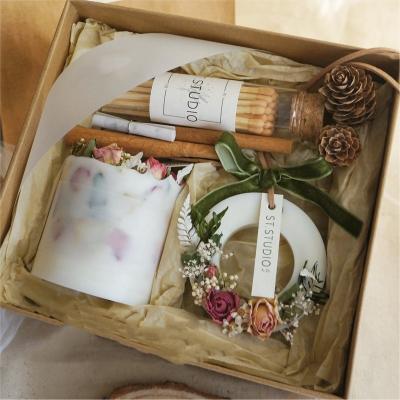 China Luxury Handmade Customize Aromatherapy Rose Flower Christmas Gift Dry Scented Soy Candle Set for sale