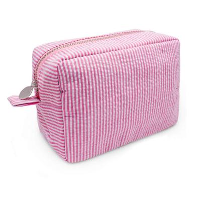 China Large Capacity New Design Fashion Waterproof Nylon Cotton Seersucker Pink Cosmetic Make Up Bag With Zipper Closure for sale