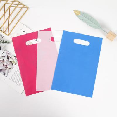 China Recyclable color clothing shopping bag jewelry gift packaging pe plastic bags packaging custombiodegradable plastic bags printing logo for sale