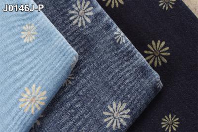 Chine Matière première imprimée par fleur de bout droit de tissu de sergé de denim pour la mode de jeans de femmes à vendre