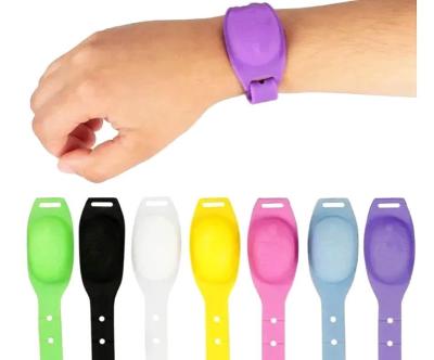 China Portable Silicone Wristband Wristband Hand Sanitizer Sterilization Dispenser for sale