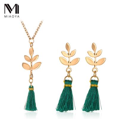 China Popular Vintage Fashion Jewelry Set Leaf Tassel Necklace Gold Earrings 3-Piece Set Party Girl Handmade Jewelry for sale