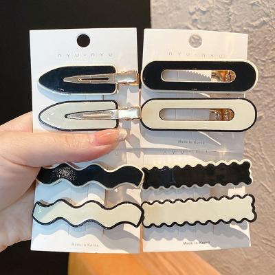 China Retro Oval Girl Hair Student Cute Acrylic Simple White Black Geometric Hair Clip Fashion Plaid Seamless Plastic Hairpins Accessories for sale