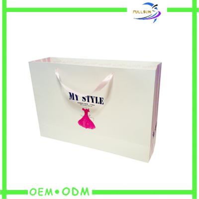 China Big White Cosmetic Paper Bag Coated Paper with Ribbon Handle for sale