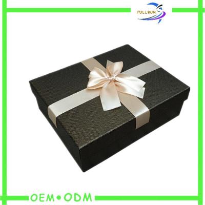 China Custom Lovely Clothes Gift Boxes With Ribbon , Clothing Shipping Boxes for sale