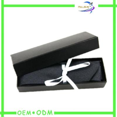 China Cajas de regalo decorativas de la ropa, cajas de almacenamiento de papel de la cartulina de la ropa en venta