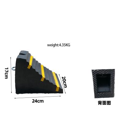 China Size 24*20*16CM Truck Wheel 24*20*16CM Customized Rubber Wedge Blocks for sale