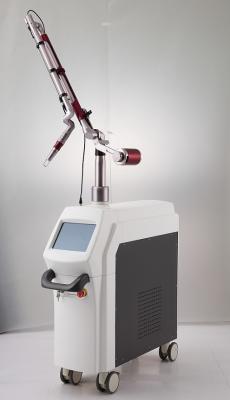 Chine Laser réglable 1064nm 532nm de machine de retrait de tatouage de laser de commutateur de l'enlèvement Q de pigmentation à vendre