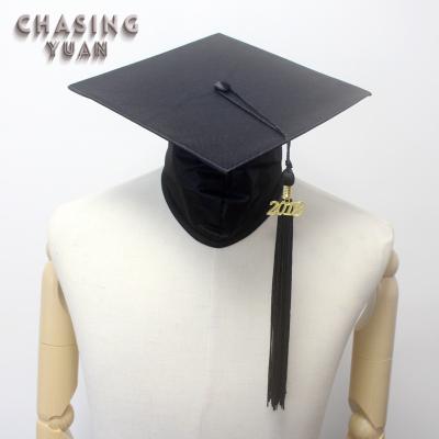 China Glossy Black School Wear College Graduation Hat Tassel And Year Label for sale