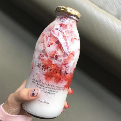 China Cold Beverage Juice Glass Bottle Takeaway Korean Popular Coffee Juice Bottle Beverage Milk Bottle Beverage for sale