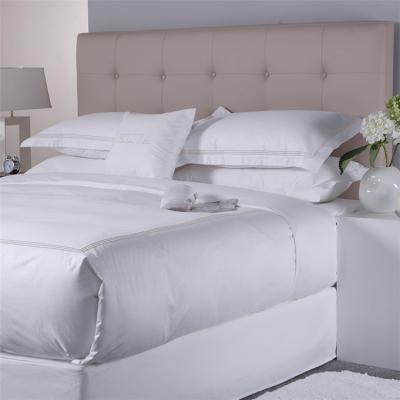 中国 Nondisposable Comfortable Easy Care Cotton Hotel Bed Linen With Duvet Cover Set, Embroidery Logo Hotel Bed Linens 販売のため