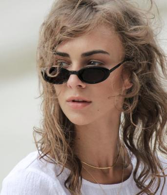 China Cheapest Personality Small Frame Sunglasses Fashion Light Men Women Oval Sunglasses for sale