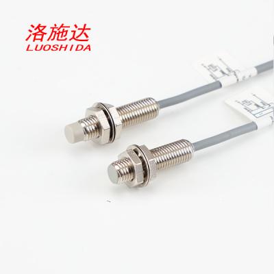 China 3 do metal indutivo cilíndrico do sensor de proximidade da C.C. do fio tubo mais curto M8 com tipo de cabo à venda