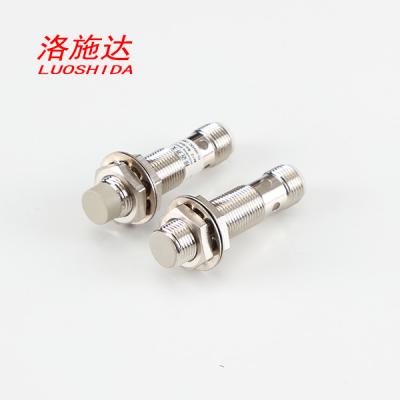 China Corpo mais curto de bronze indutivo cilíndrico do fio M12 do sensor de proximidade 24VDC 3 com tipo da tomada M12 à venda