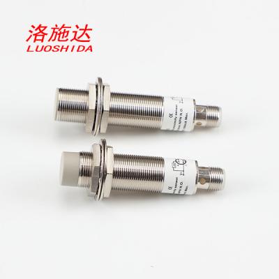 China Cylindrical Inductive Proximity Switch M18 DC 3 Wire Metal Tube With M12 4 Pin Plug for sale