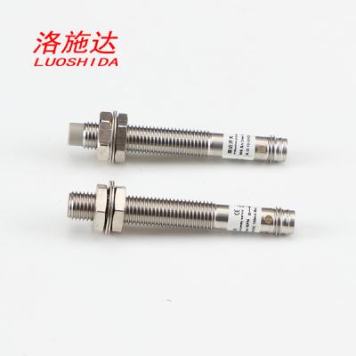 China sensor M8 indutivo cilíndrico do tubo do metal do comprimento de 60mm com M8 Pico Connector à venda