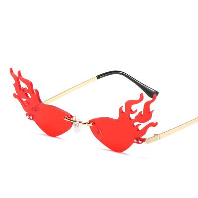 China Cool Exaggerated Fashion Sun Glasses Metal Frame Ocean Sunglasses Runway Street Plug Flame Style Lenses for sale