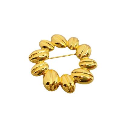 China 18K Gold Coat Sweater New Fashion Sunflower Shape Fashion Copper Brooch Women Real Brass Electroplating Accessories for sale