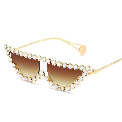 China Fashion sunglasses sell 2022 European and American wholesale new ladies sunglasses Cat Eye Sunglasses Diamond Decoration for sale