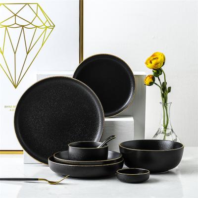 China Sustainable Modern Design Restaurant Eco - Friendly Luxury Round Black English Style Porcelain Dish Sets Dinnerware Sets With Gold Rim for sale