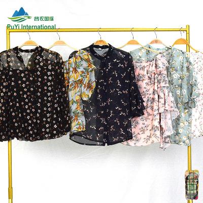 China 2022 brand 100% silk used clothes gauze silk shirt UK used clothes bales second hand clothes for sale